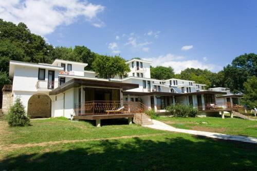 Rusalka Holiday Village Kamen Bryag Exterior photo