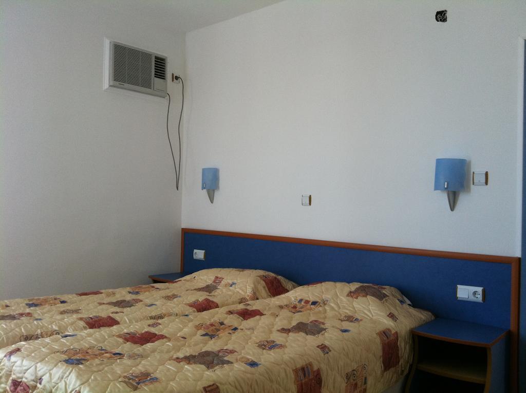 Rusalka Holiday Village Kamen Bryag Room photo